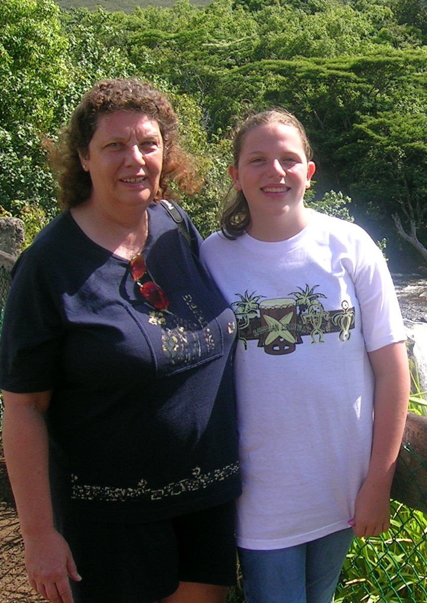 Cindi Larimer with her daughter in Hawaii, 2002